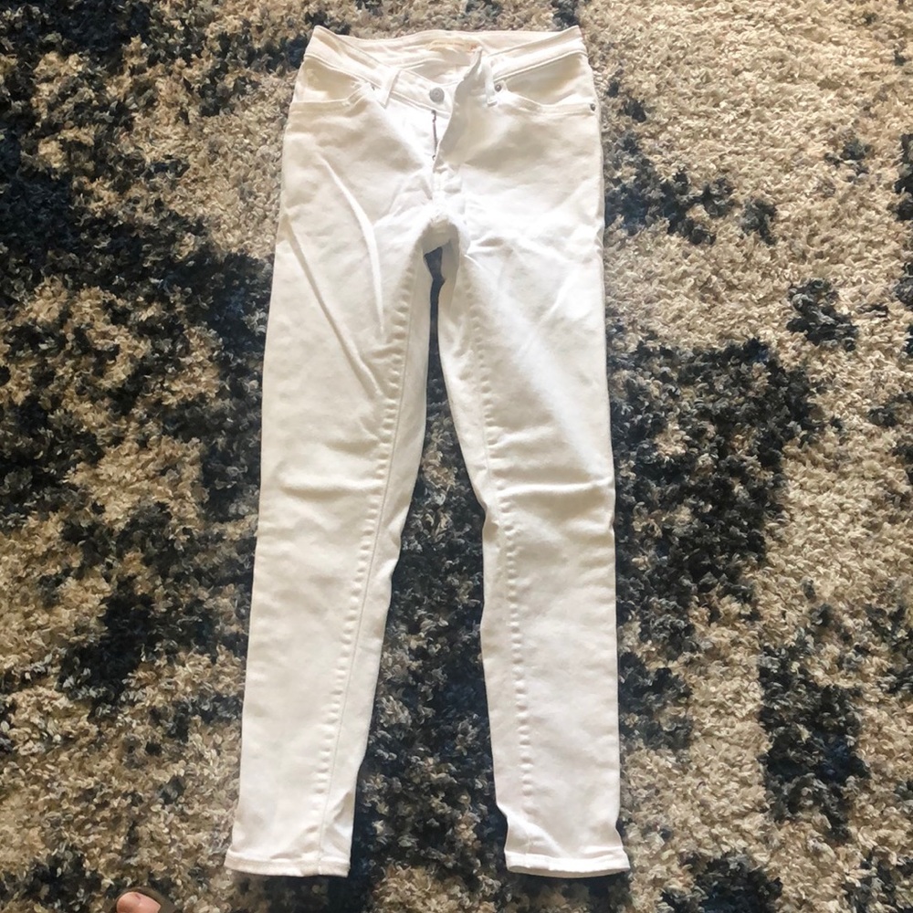 White skinny Levi’s jeans. Size 26